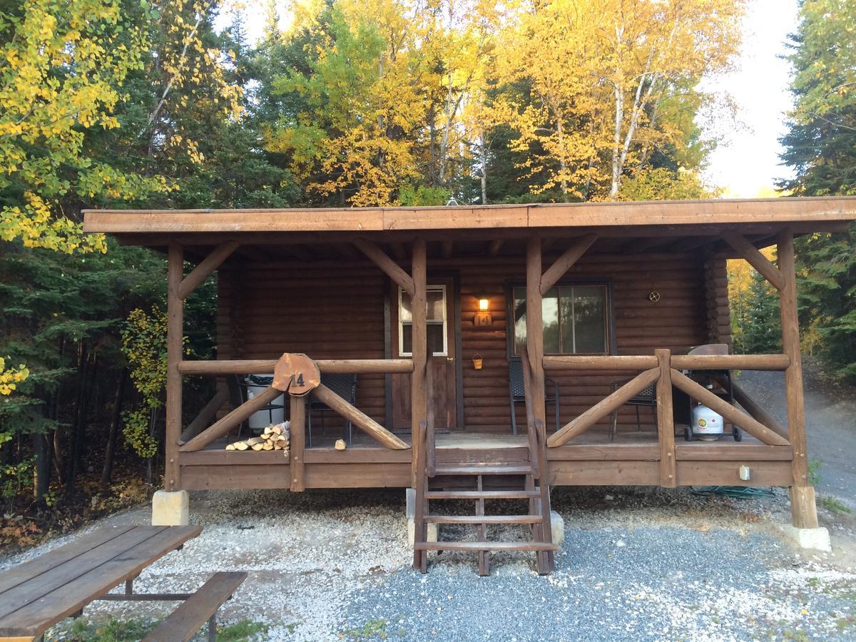 Bakers Narrows Lodge And Conference Center Flin Flon Exterior photo