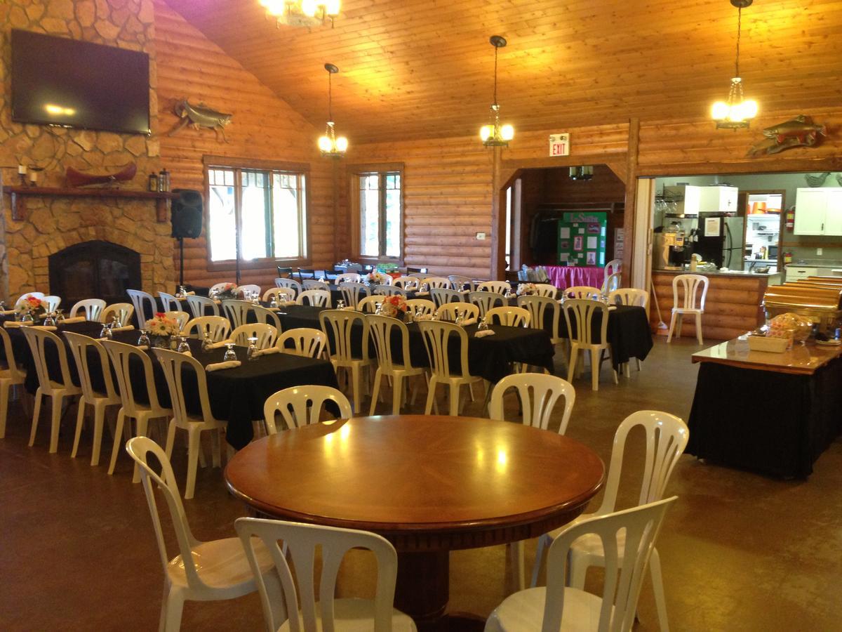 Bakers Narrows Lodge And Conference Center Flin Flon Exterior photo