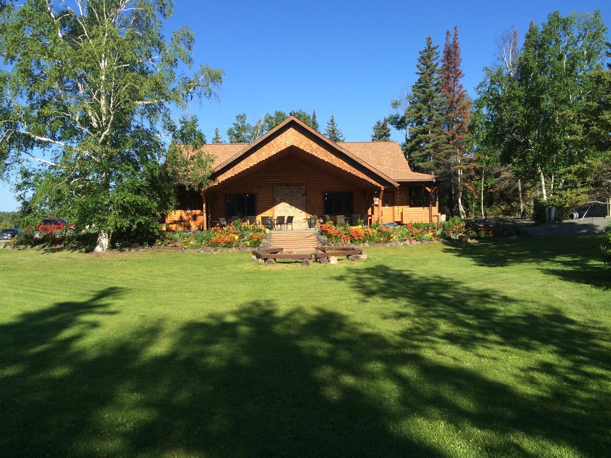 Bakers Narrows Lodge And Conference Center Flin Flon Exterior photo