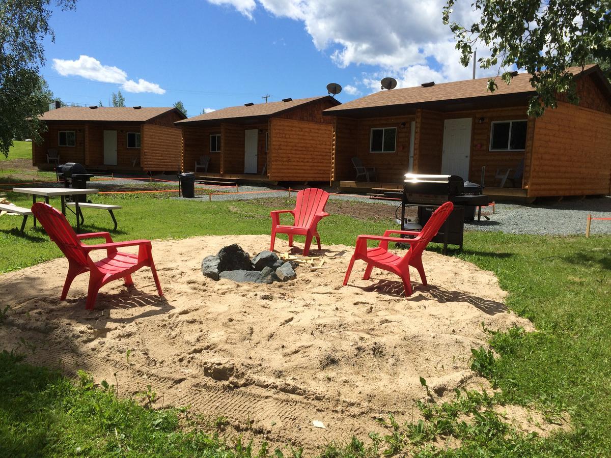 Bakers Narrows Lodge And Conference Center Flin Flon Exterior photo